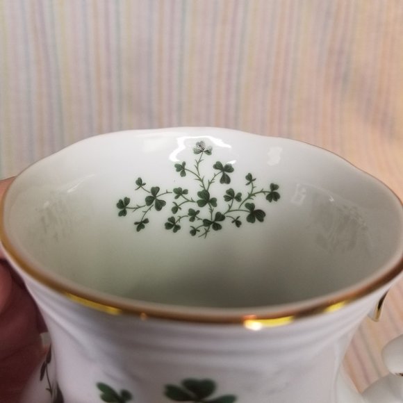 NIOB Fielder Keepsakes Fine Porcelain Shamrocks Mug White Gold Metallic Trim - Picture 4 of 7